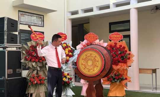 TRUNG TÂM GDNN-GDTX SƠN TÂY TƯNG BỪNG KHAI GIẢNG NĂM HỌC MỚI 2025-2026