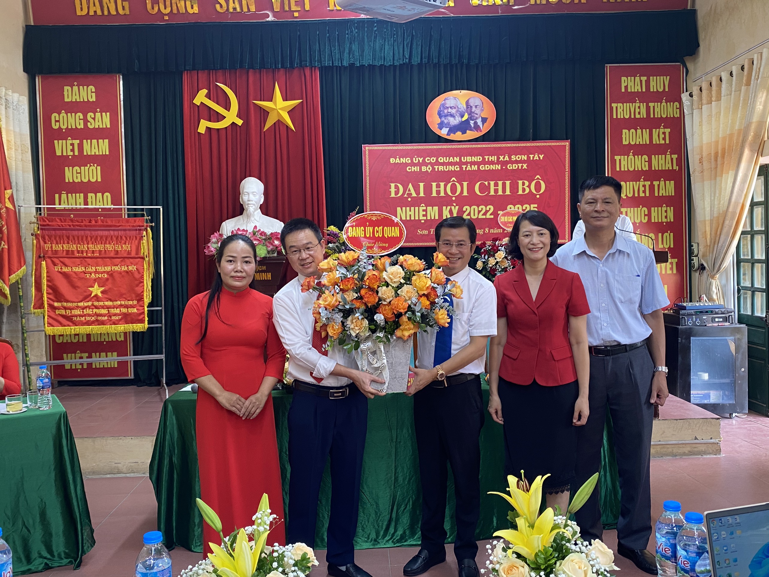 ĐẠI HỘI CHI BỘ TRUNG TÂM GDNN-GDTX SƠN TÂY, NHIỆM KỲ 2022-2025 THÀNH CÔNG TỐT ĐẸP.